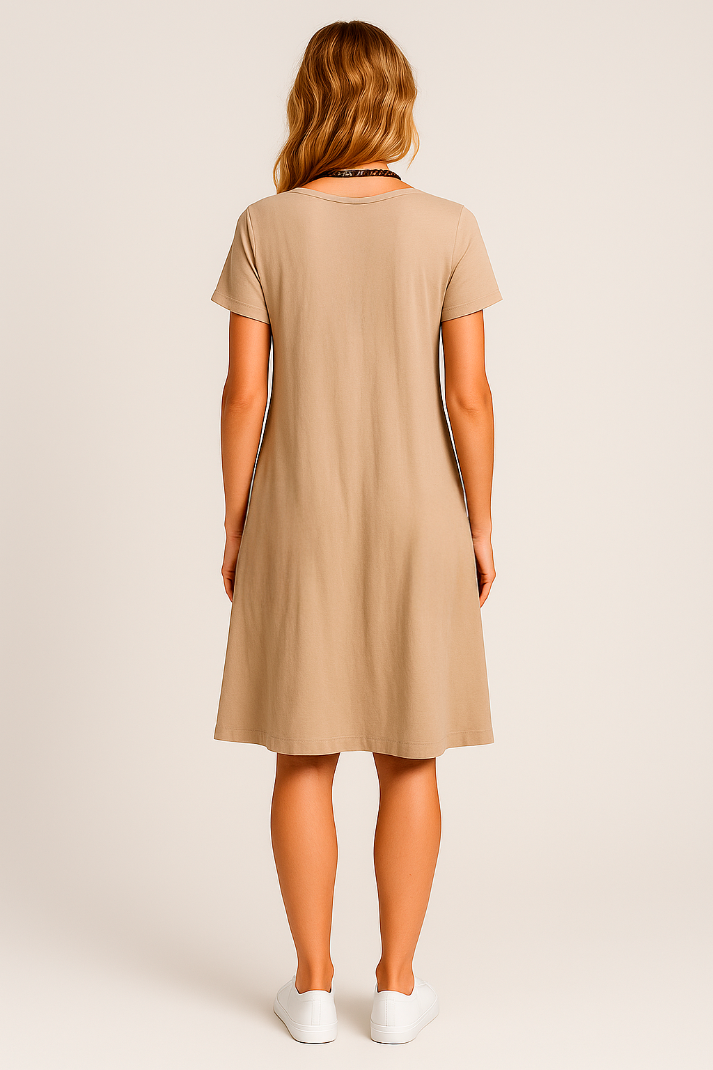 Vestido Lavínia Midi Decote Redondo Bolsos Frontais e Manga Curta