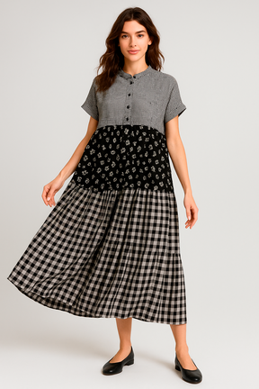 Vestido Marikita  Midi Botões no Decote e  Manga Curta